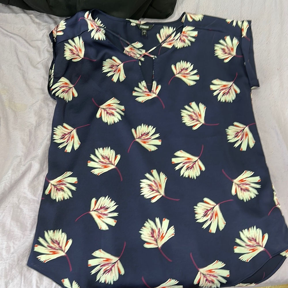 Floral short sleeve top